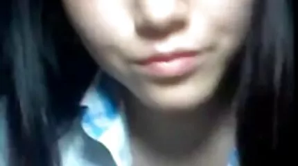 คนที่แข็งแกร่งทาสีผมบลอนด์ในถุงน่อง วีดีโอ หนัง โป้