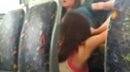 สาวเช็กระยำผ่านกำแพงในรูที่มีอัธยาศัยดี ดู วีดีโอ โป้