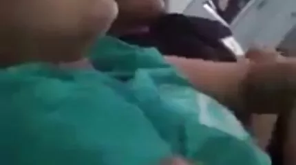 พยาบาลเตะคนไข้แล้วใช้นิ้วแหย่หี วีดีโอ โป๊ะ