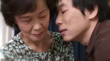 มีการสนุกสนานกันอย่างเป็นบ้าเป็นหลังทางเพศที่ดีระหว่างนักเรียนที่มีเขา ดู วีดีโอ โปั