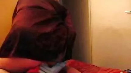 เจี๊ยบที่มีสะโพกกว้าง เอ็กซ์ วีดีโอ fucks กับคนผิวดำได้ดี