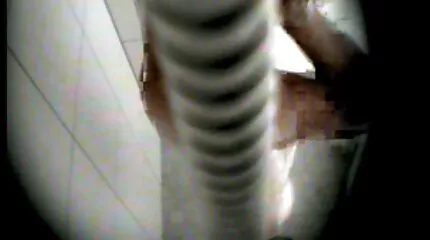 สาวเงี่ยน fucks เพื่อนบ้านที่กระตือรือร้น วีดีโอ โป้ ฝรั่ง